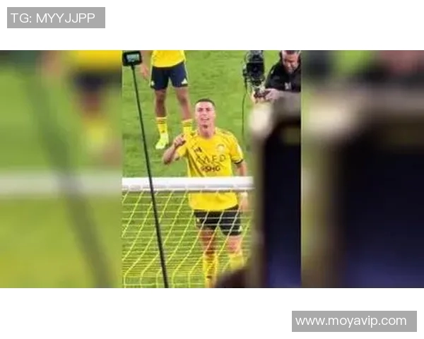 模仿足球明星庆祝动作的乐趣与技巧分享，带你领略足球场上的激情瞬间